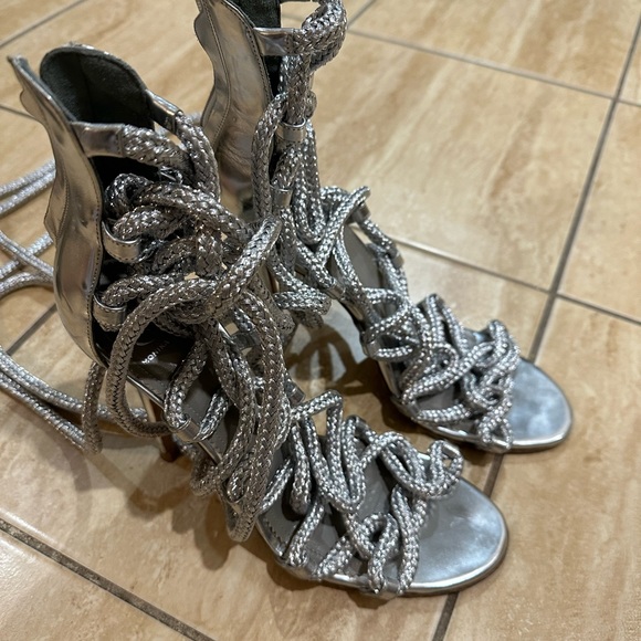 Monika Chiang - Picture 4 of 6